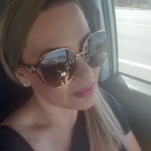 Meet your Posher, Marcela